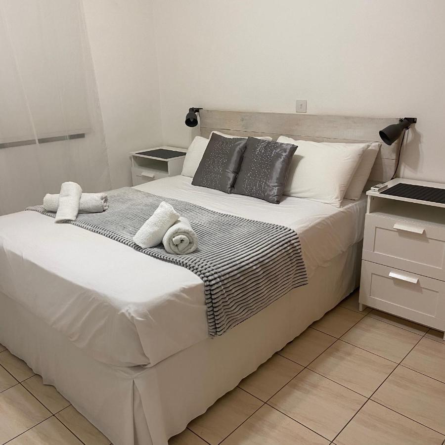 1 Bedroom Garden Flat, Sleeps 4 Пафос Экстерьер фото